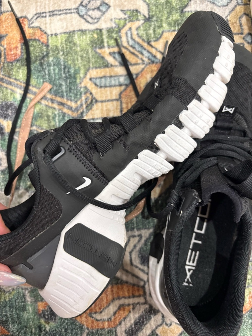 Nike Metcon Training Shoes – Women’s Size 9.5 – Black/White - Picture 2 of 3
